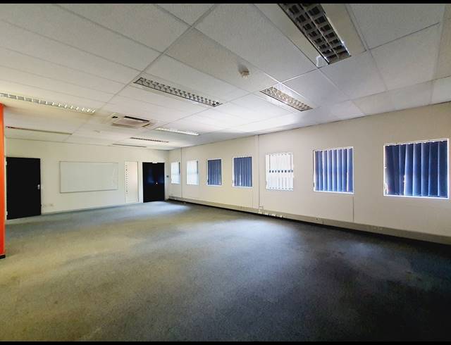 686.90M² OFFICE TO LET IN HALFWAY HOUSE